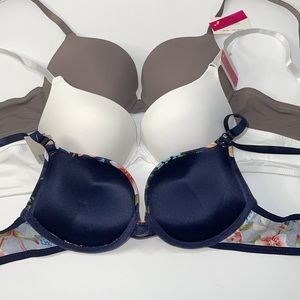 Bundle 3 Pieces Super Push Up Extreme Padded Maximum Lift Bombshell 3 Hooks Bra.